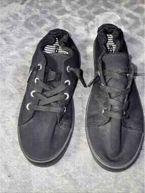 Soda Canvas Slip on Flat Sneakers Womens Size 7.5 Black Lace Up Casual Preppy